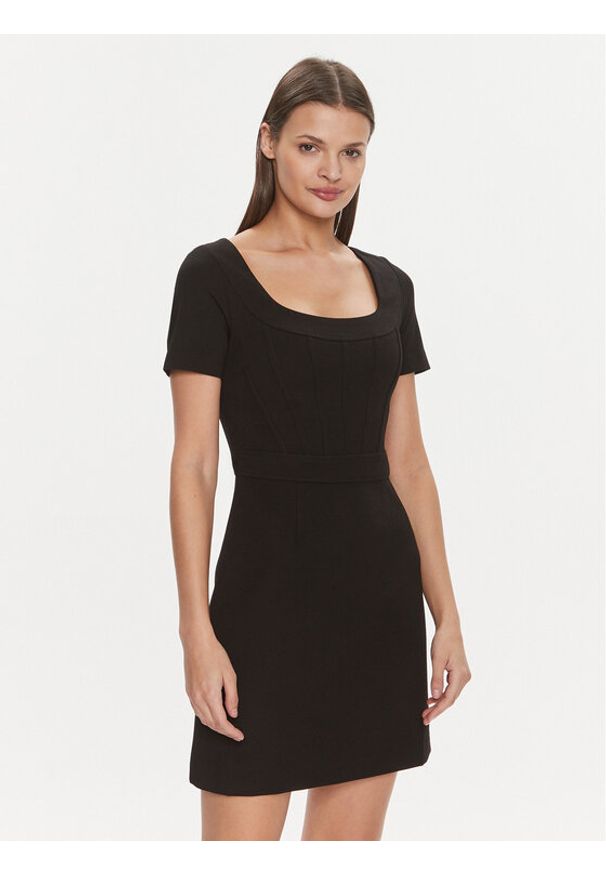 Guess Sukienka codzienna W4RK15 KBJP2 Czarny Regular Fit. Okazja: na co dzień. Kolor: czarny. Materiał: wiskoza. Typ sukienki: proste. Styl: casual
