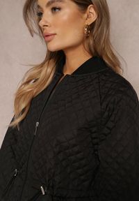 Renee - Czarna Pikowana Kurtka Bomberka ze Ściągaczami Libbie. Kolor: czarny. Styl: elegancki