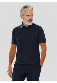 Pako Lorente - PAKO LORENTE – Granatowy t-shirt polo o waflowym splocie. Typ kołnierza: polo. Kolor: niebieski. Materiał: bawełna, poliamid. Wzór: ze splotem. Styl: klasyczny #3