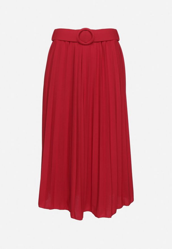 Born2be - Czerwona Plisowana Spódnica Ozdobiona Paskiem z Okrągła Klamrą Sanelle. Okazja: na co dzień. Kolor: czerwony. Wzór: aplikacja. Styl: elegancki, casual