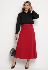 Born2be - Bordowa Rozkloszowana Spódnica z Wysokim Stanem Ozdobiona Paskiem z Klamrą Lobir. Okazja: na co dzień. Stan: podwyższony. Kolor: czerwony. Materiał: jedwab. Wzór: aplikacja. Styl: casual, elegancki #6