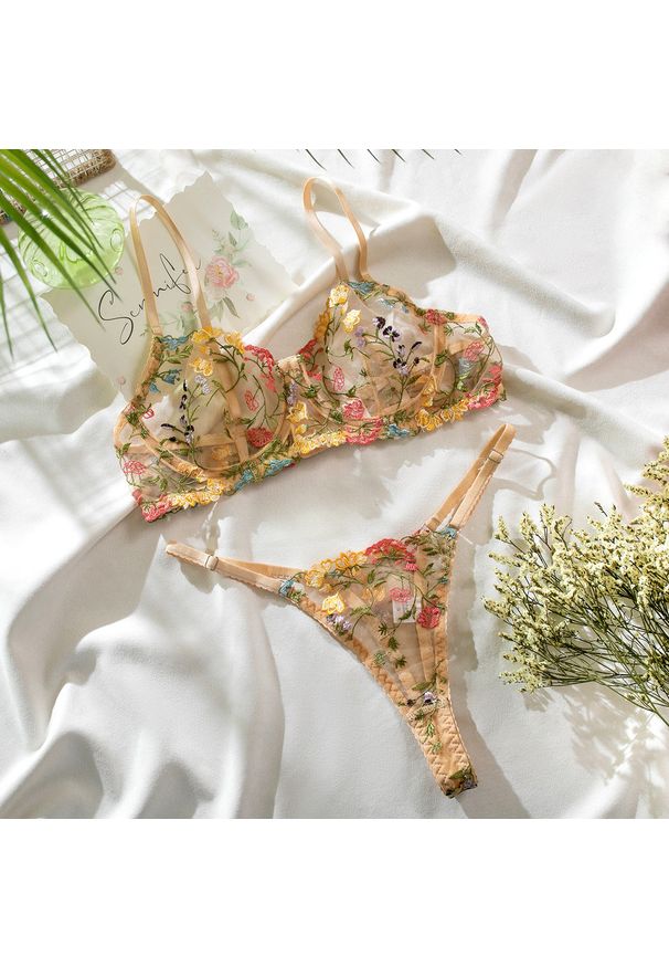 Intica - Komplet bielizny z biustonoszem i stringami na romantyczne wieczory Klarika. Kolor: wielokolorowy. Materiał: materiał, skóra. Wzór: aplikacja