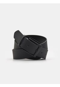 Sinsay - Pasek z imitacji skóry z czarną matową metalową klamrą - czarny. Kolor: czarny. Materiał: skóra