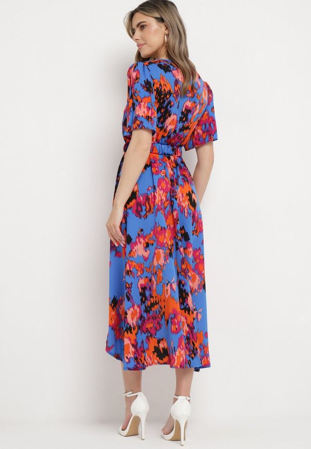 Born2be - Niebiesko-Pomarańczowa Sukienka z Kopertowym Dekoltem i Asymetrycznym Dołem z Gumką w Talii Coralen. Okazja: na co dzień. Kolor: niebieski. Typ sukienki: asymetryczne, kopertowe. Styl: casual, elegancki