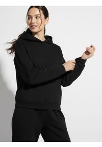 Sinsay - Dresowa bluza hoodie z kieszenią - czarny. Kolor: czarny. Materiał: dresówka