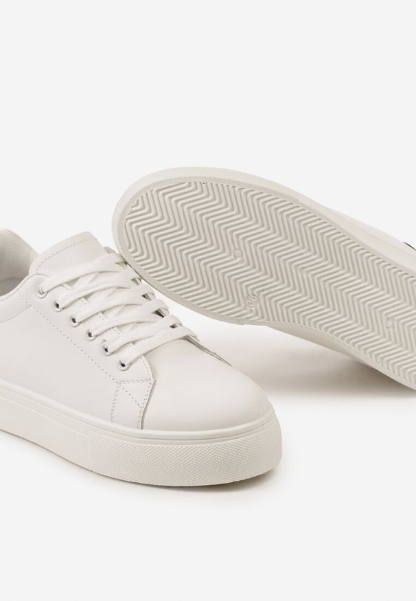 Renee - Biało-Czarne Sneakersy z Cholewką przed Kostkę na Platformie Longana. Okazja: na co dzień, na spotkanie biznesowe. Wysokość cholewki: przed kostkę. Kolor: biały. Materiał: jeans. Szerokość cholewki: normalna. Sezon: wiosna, lato. Obcas: na platformie