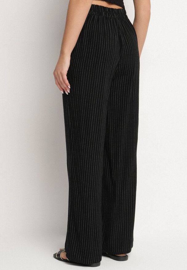 Born2be - Czarne Bawełniane Spodnie z Lnem o Szerokim Kroju z Wysokim Stanem Zenpio. Okazja: na co dzień. Stan: podwyższony. Kolor: czarny. Materiał: bawełna, len. Styl: elegancki, casual