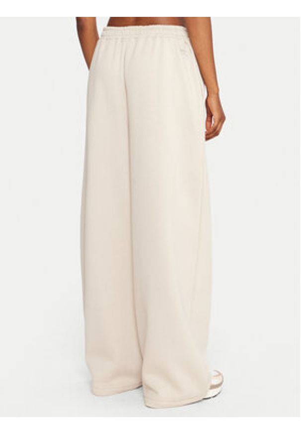 Reebok Spodnie dresowe Reebok X Ewa Chodakowska RK25306CCW Beżowy Regular Fit. Kolor: beżowy. Materiał: bawełna, syntetyk