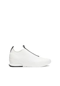 Kazar - Białe wsuwane sneakersy z tkaniny. Okazja: na co dzień. Zapięcie: bez zapięcia. Kolor: biały. Materiał: tkanina. Szerokość cholewki: normalna. Wzór: aplikacja, ze splotem #1