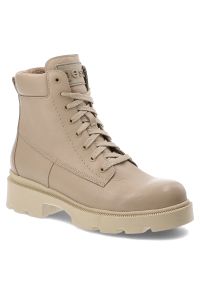 Beżowe Botki Nessi Modne Obuwie Damskie Ze Skóry Naturalnej. Okazja: na co dzień. Kolor: beżowy. Materiał: skóra. Obcas: na obcasie. Styl: casual, elegancki. Wysokość obcasa: średni
