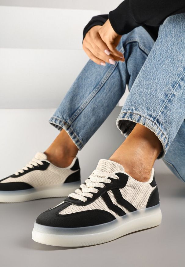 Born2be - Czarno-Beżowe Sneakersy w Stylu Tenisówek z Geometrycznymi Paskami Falenira. Okazja: na spacer. Zapięcie: pasek. Kolor: czarny. Materiał: jeans. Wzór: geometria. Sport: turystyka piesza