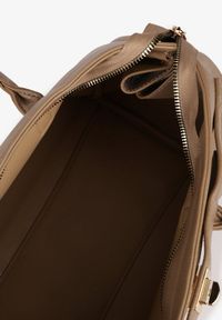 Renee - Beżowa Torebka Shopper z Dwoma Rączkami Ozdobiona Paskiem z Klamrą Remisse. Kolor: beżowy. Wzór: aplikacja. Styl: klasyczny, casual, elegancki. Rodzaj torebki: na ramię #3