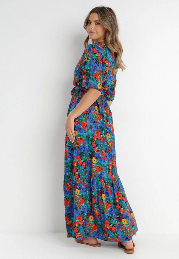 Born2be - Niebiesko-Zielona Sukienka z Wiskozy Cliera. Okazja: na imprezę. Kolor: niebieski. Materiał: wiskoza. Wzór: kolorowy, aplikacja, kwiaty. Sezon: lato. Typ sukienki: kopertowe. Styl: elegancki, retro. Długość: maxi