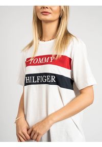 TOMMY HILFIGER - Tommy Hilfiger T-shirt | WW0WW25917 | Kobieta | Biały. Okazja: na co dzień. Kolor: biały. Materiał: bawełna. Wzór: nadruk. Styl: casual