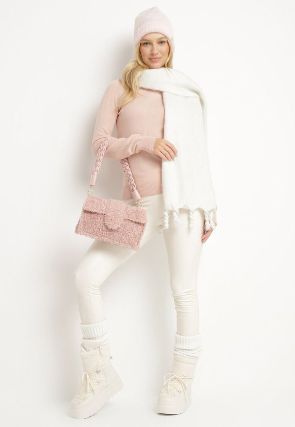 Born2be - Jasnoróżowy Klasyczny Sweter z Dekoltem w Szpic Felitha. Okazja: na co dzień, na spotkanie biznesowe, do pracy. Kolor: różowy. Materiał: jeans. Długość rękawa: długi rękaw. Długość: długie. Styl: klasyczny