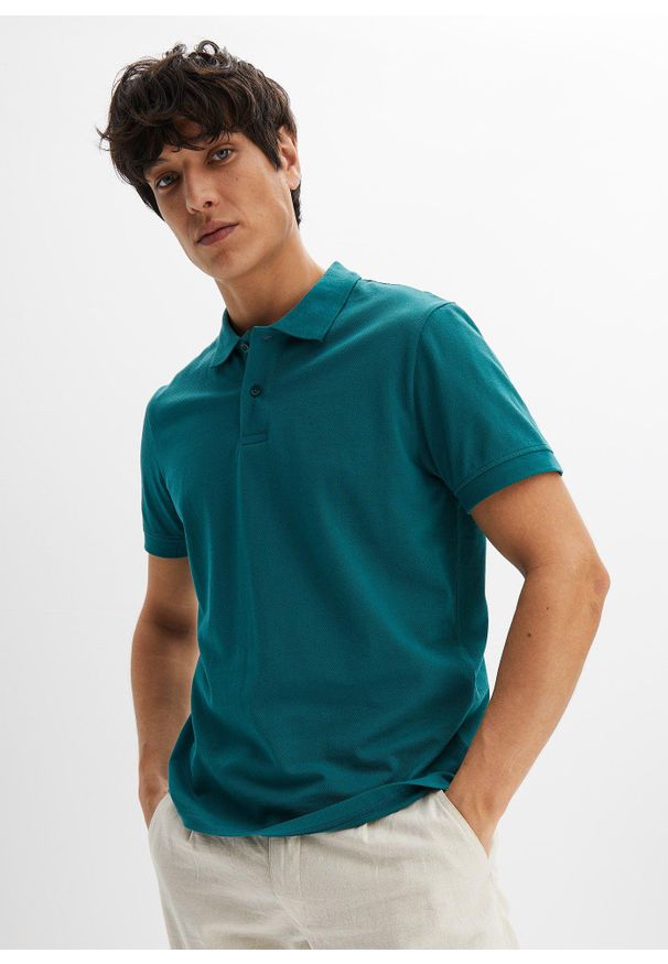 bonprix - Koszulka polo z czystej bawełny organicznej piqué. Typ kołnierza: polo. Kolor: niebieski. Materiał: bawełna. Długość rękawa: krótki rękaw. Długość: krótkie