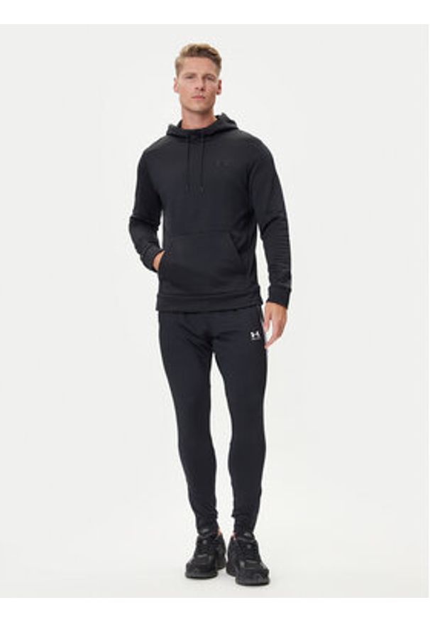Under Armour Bluza UA Armour Fleece Hoodie 1373353 Czarny Regular Fit. Kolor: czarny. Materiał: syntetyk