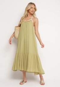 Born2be - Zielona Wiskozowa Sukienka z Ramiączkami Zdobiona Cekinami i Metaliczną Nitką Comalara. Okazja: na co dzień, na imprezę. Typ kołnierza: dekolt w serek. Kolor: zielony. Materiał: wiskoza. Długość rękawa: na ramiączkach. Wzór: aplikacja. Styl: casual #7