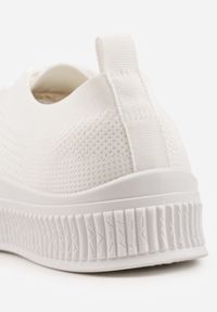 Renee - Białe Trampki z Siateczkową Cholewką i Tłoczoną Podeszwą Lalnai. Okazja: na co dzień. Kolor: biały. Materiał: jeans. Szerokość cholewki: normalna. Sezon: wiosna, lato #5