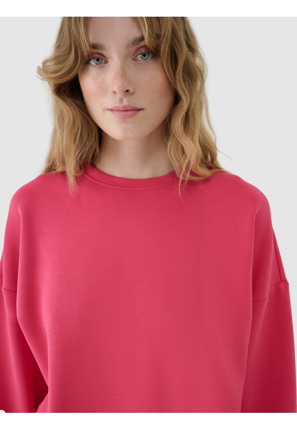 4f - 4F Bluza dresowa nierozpinana z modalem damska - różowa XXL. Okazja: na co dzień. Typ kołnierza: bez kaptura. Kolor: różowy. Materiał: dresówka. Wzór: gładki, ze splotem. Styl: klasyczny, sportowy, casual. Sport: fitness