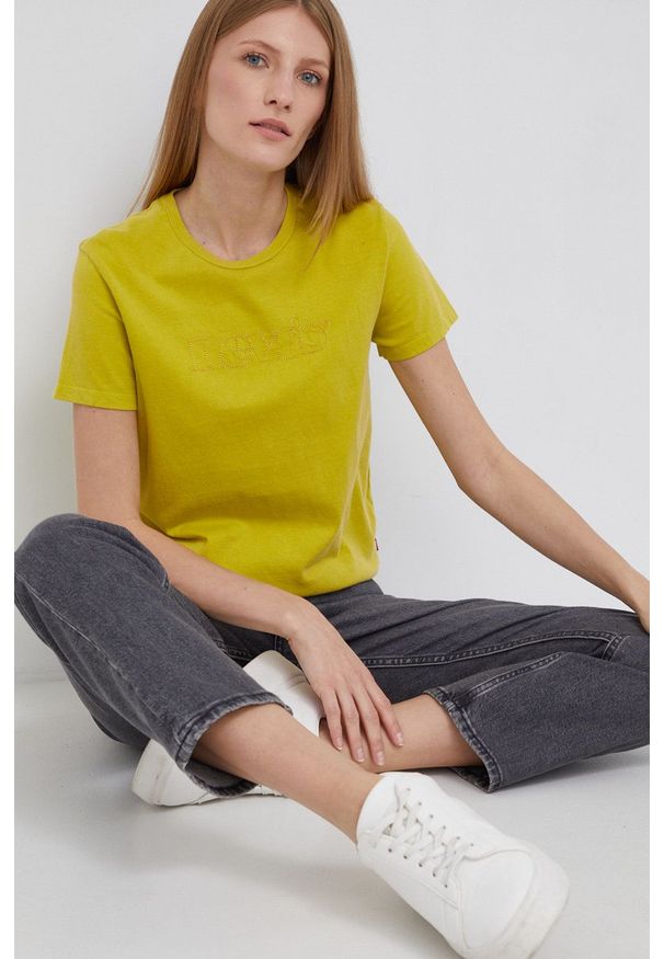 Levi's® - Levi's T-shirt bawełniany kolor zielony. Okazja: na co dzień, na spotkanie biznesowe. Kolor: zielony. Materiał: bawełna. Wzór: aplikacja. Styl: biznesowy, casual