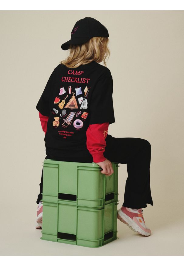 4f - 4F T-shirt loose z nadrukiem dziewczęcy - czarny 146/152 (10-12 lat). Okazja: na co dzień. Kolor: czarny. Materiał: dzianina, bawełna. Wzór: nadruk. Sezon: lato. Styl: casual