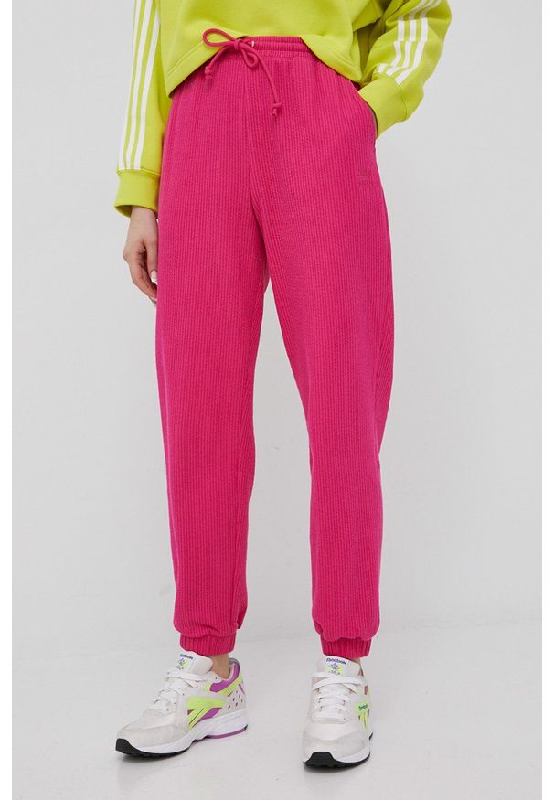 adidas Originals spodnie Trefoil Moments damskie kolor różowy gładkie. Stan: podwyższony. Kolor: różowy. Materiał: dzianina, poliester, bawełna. Wzór: gładki