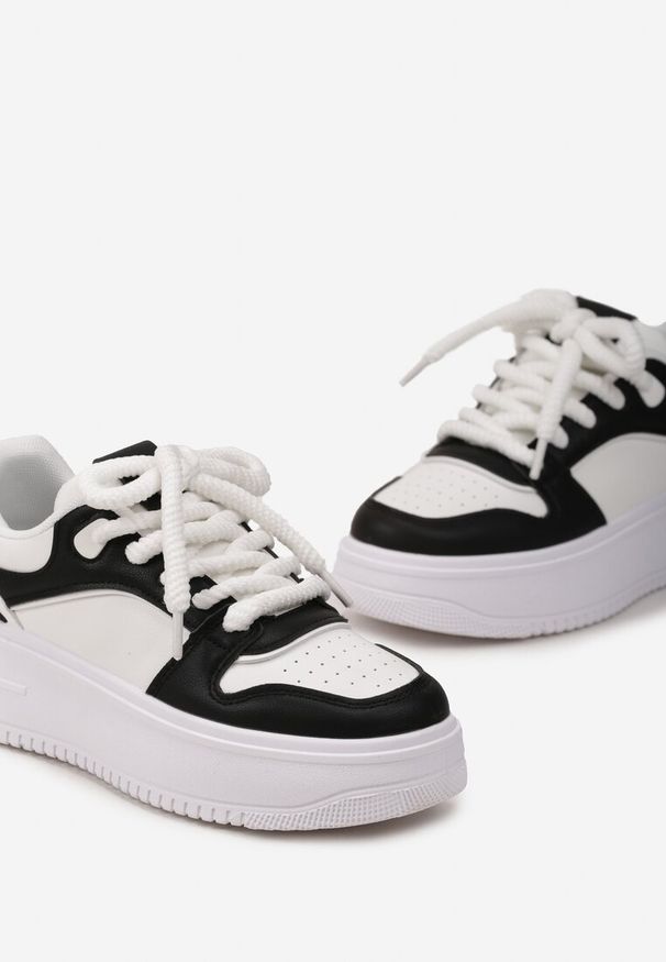 Renee - Biało-Czarne Sneakersy z Cholewką z Licznymi Wstawkami na Grubej Podeszwie Lenarise. Okazja: na co dzień. Kolor: biały. Materiał: dresówka, jeans. Szerokość cholewki: normalna