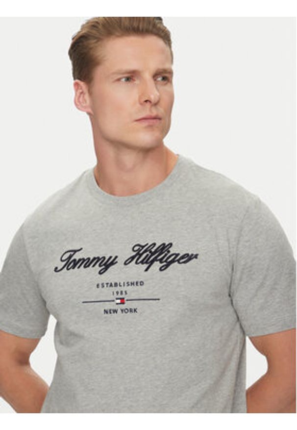 TOMMY HILFIGER - Tommy Hilfiger T-Shirt Script Logo MW0MW33691 Szary Regular Fit. Kolor: szary. Materiał: bawełna