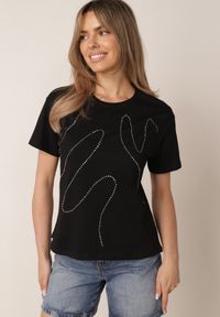 Born2be - Czarny Bawełniany T-shirt Ozdobiony Cyrkoniami Monomene. Okazja: na co dzień. Kolor: czarny. Materiał: bawełna. Wzór: aplikacja. Styl: elegancki, casual #1