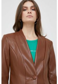 Sisley marynarka kolor brązowy jednorzędowa gładka. Kolor: brązowy. Materiał: materiał. Wzór: gładki #4