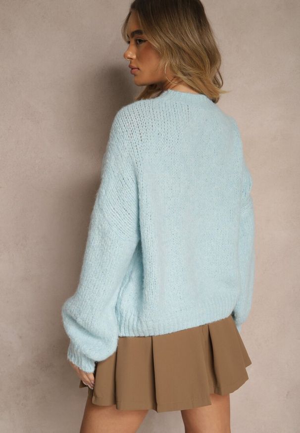 Renee - Niebieski Sweter z Wełną o Eleganckim Warkoczowym Splotem Makkaria. Okazja: na co dzień, na spacer. Kolor: niebieski. Materiał: wełna. Długość rękawa: długi rękaw. Długość: długie. Wzór: ze splotem. Sezon: jesień. Styl: elegancki