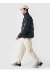 4f - 4F Kurtka puchowa z syntetycznym wypełnieniem męska - czarna M. Okazja: na co dzień. Typ kołnierza: kołnierzyk stójkowy. Kolor: czarny. Materiał: syntetyk, puch. Długość: długie. Wzór: gładki. Sezon: zima. Styl: casual, klasyczny, sportowy #2