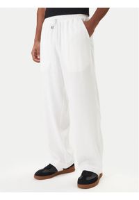 Emporio Armani Spodnie materiałowe EM000586 AF20590 U0002 Biały Regular Fit. Kolor: biały. Materiał: wiskoza #1