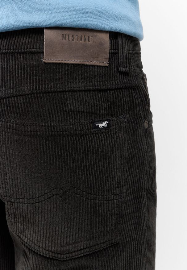 Mustang - Męskie Spodnie Sztruksowe MUSTANG Tramper Straight S Pirate Black 1015533 4088