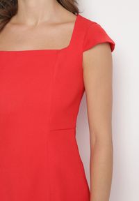 Born2be - Czerwona Elegancka Sukienka z Kwadratowym Dekoltem Melretia. Typ kołnierza: dekolt kwadratowy. Kolor: czerwony. Długość rękawa: krótki rękaw. Typ sukienki: dopasowane. Styl: elegancki #6