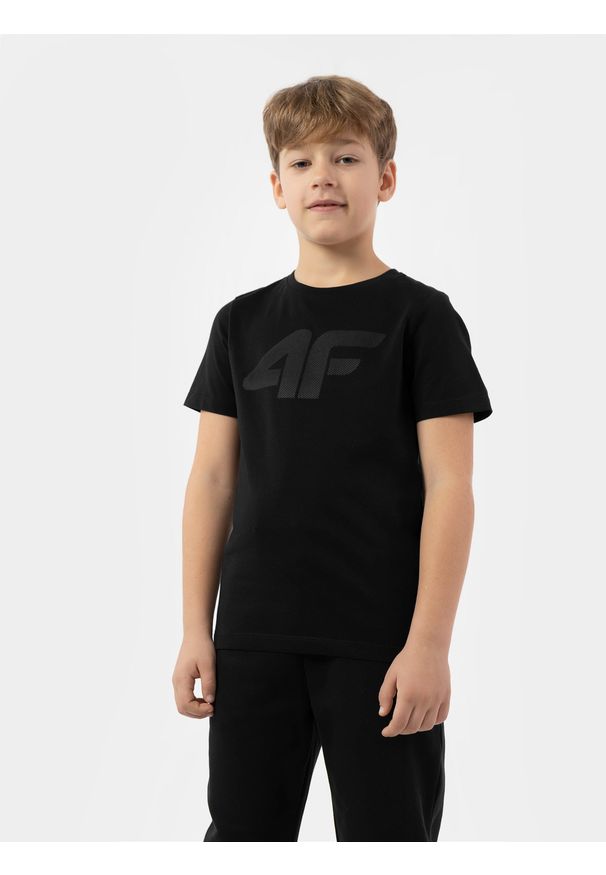 4F JUNIOR - T-shirt z nadrukiem chłopięcy. Kolor: czarny. Materiał: bawełna. Wzór: nadruk. Sezon: lato