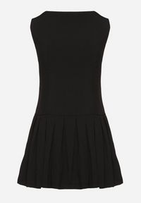 Born2be - Czarna Sukienka z Plisowanym Dołem Tunelia. Okazja: na co dzień. Kolor: czarny. Styl: klasyczny, casual, elegancki #5