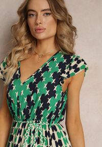 Renee - Zielona Wiskozowa Sukienka Maxi z Gumką w Talii i Falbankami przy Ramionach Baldise. Typ kołnierza: kołnierz z falbankami. Kolor: zielony. Materiał: wiskoza. Długość: maxi #5