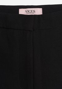 Born2be - Czarne Garniturowe Spodnie VICES o Kroju Dzwonów Tessaria. Okazja: na spotkanie biznesowe. Kolor: czarny. Styl: biznesowy, elegancki, klasyczny #8