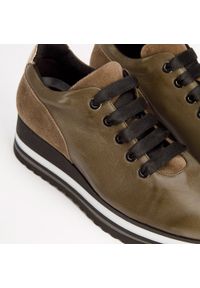 Wittchen - Damskie sneakersy z trzech rodzajów skóry na platformie khaki. Nosek buta: okrągły. Zapięcie: pasek. Kolor: brązowy. Materiał: skóra. Wzór: paski. Obcas: na platformie #7