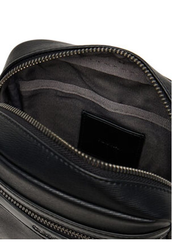 Calvin Klein Saszetka Zip Reporter LV04D3264G Czarny. Kolor: czarny. Materiał: skóra