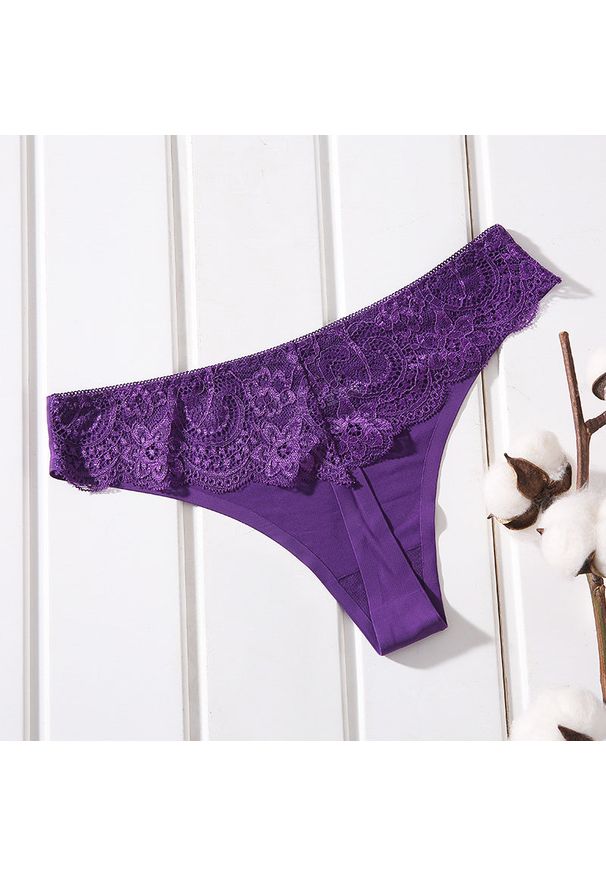 Intica - Stringi bezszwowe z koronkowym wykończeniem Dilek. Kolor: fioletowy. Materiał: koronka