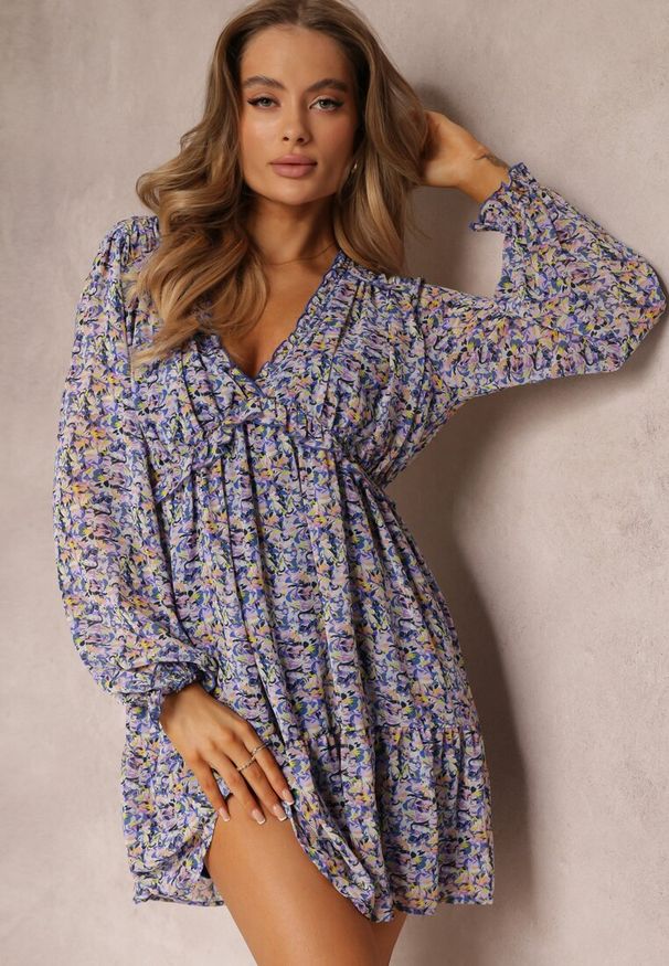 Renee - Fioletowa Rozkloszowana Sukienka Mini w Kwiaty z Gumką w Pasie Antonette. Okazja: na imprezę, na co dzień. Typ kołnierza: dekolt w serek. Kolor: fioletowy. Długość rękawa: długi rękaw. Wzór: kwiaty. Styl: casual. Długość: mini