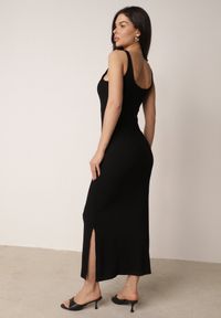 Born2be - Czarna Gładka Sukienka z Wiskozy o Dopasowanym Kroju na Ramiączkach Daphitia. Okazja: do pracy, na co dzień. Kolor: czarny. Materiał: wiskoza. Długość rękawa: na ramiączkach. Wzór: gładki. Typ sukienki: proste, dopasowane. Styl: elegancki, casual #3