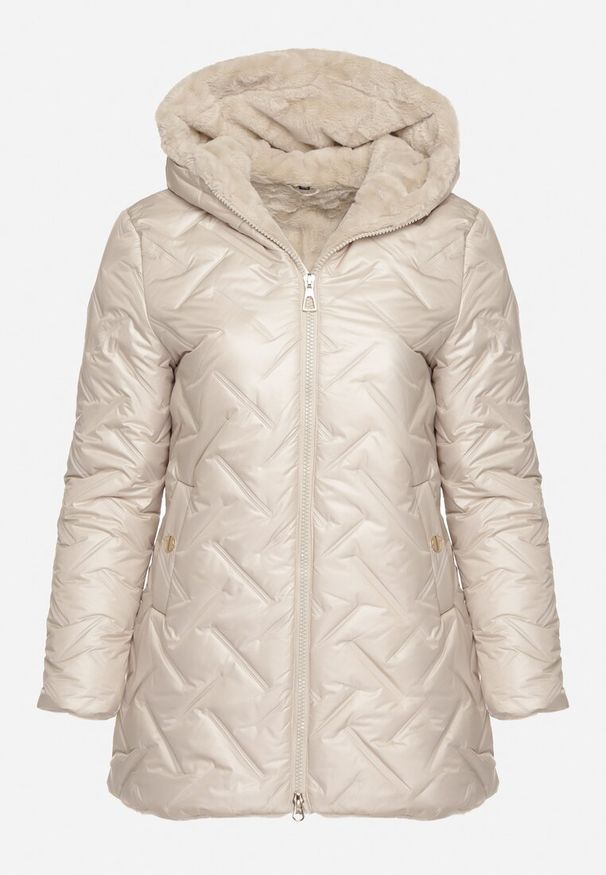 Born2be - Beżowa Pikowana Kurtka z Kapturem i Futrzaną Wyściółką Navea. Okazja: na spotkanie biznesowe, do pracy, na co dzień. Typ kołnierza: kaptur. Kolekcja: plus size. Kolor: szary, beżowy. Materiał: futro. Wzór: ze splotem. Styl: casual, biznesowy