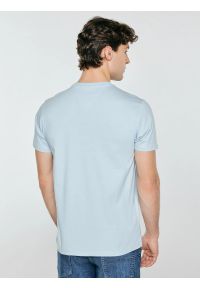 Big-Star - Koszulka męska z kontrastowym nadrukiem błękitna Omer 400. Okazja: na co dzień. Kolor: niebieski. Materiał: materiał, bawełna. Wzór: nadruk. Styl: klasyczny, vintage, casual #3