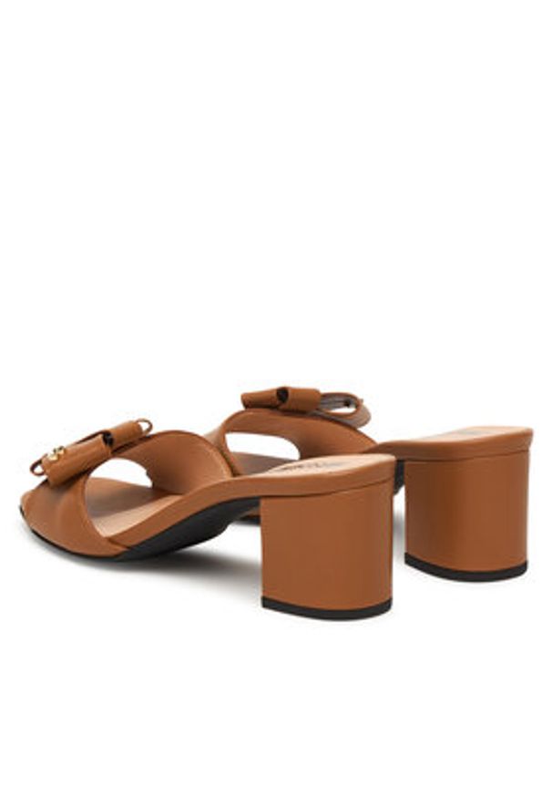 Love Moschino - LOVE MOSCHINO Klapki JA28115G0OIE0200 Brązowy. Kolor: brązowy. Materiał: skóra