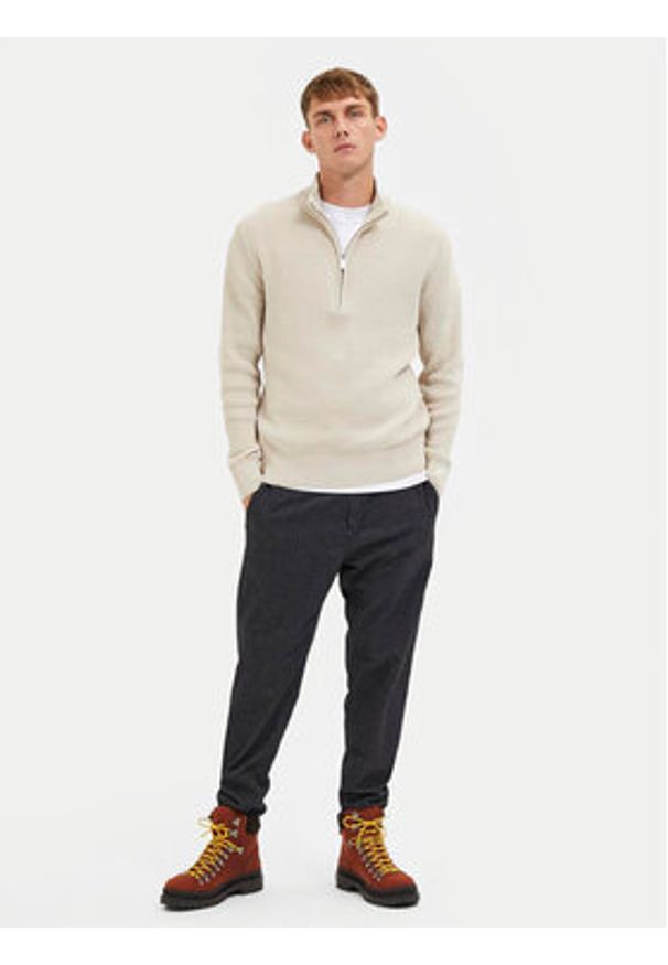 Selected Homme Sweter Rodney 16087985 Beżowy Regular Fit. Kolor: beżowy. Materiał: syntetyk, bawełna