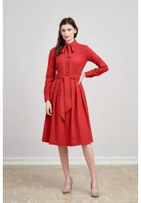 Marie Zélie - Sukienka Leandra czerwień. Typ kołnierza: kokarda. Kolor: czerwony. Materiał: bawełna, wiskoza, tkanina, materiał. Długość rękawa: długi rękaw #4